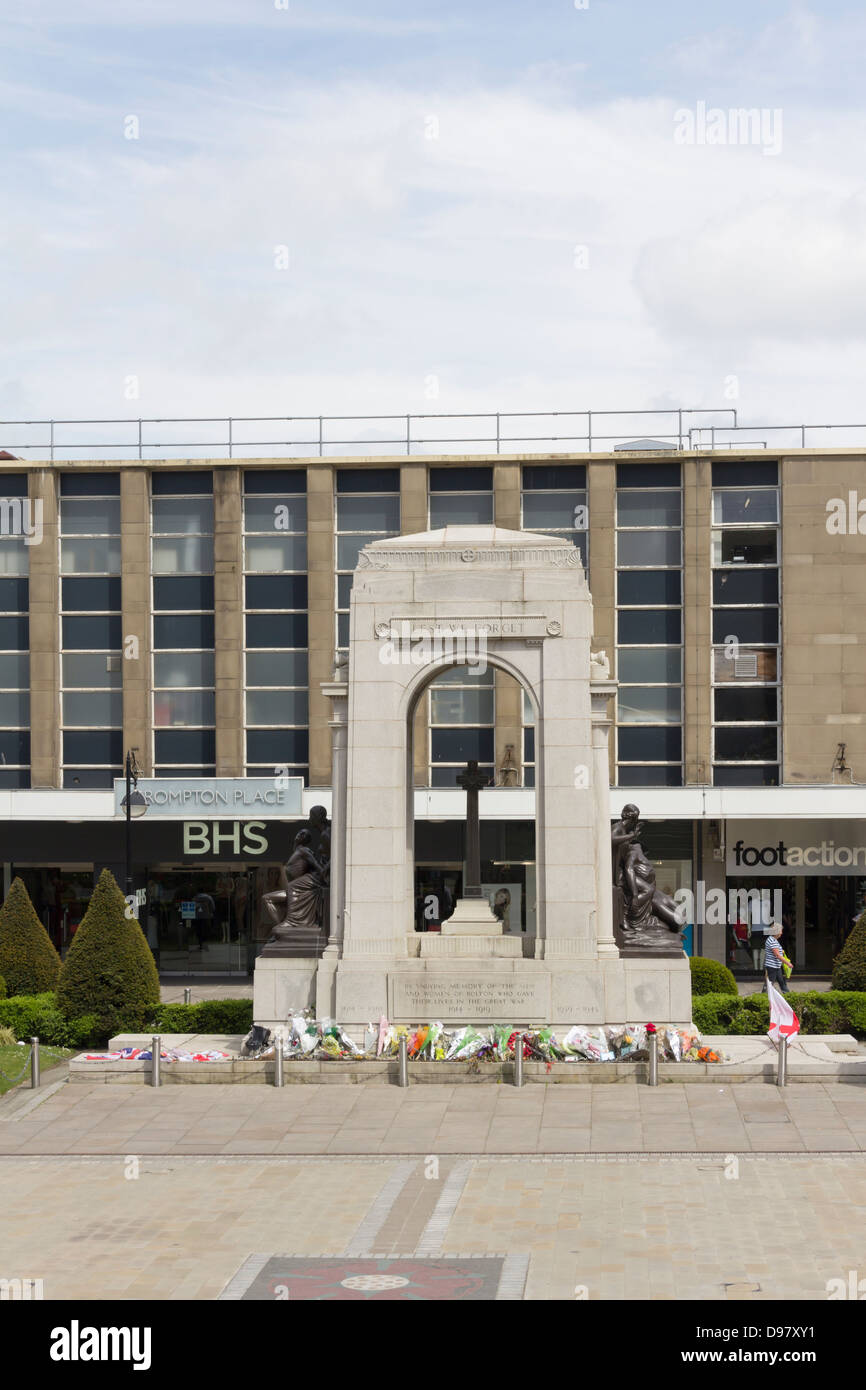 The War Memorial in Victoria Square, Bolton. The memorial was erected in 1928 to commemorate the dead of the first world war. Stock Photo