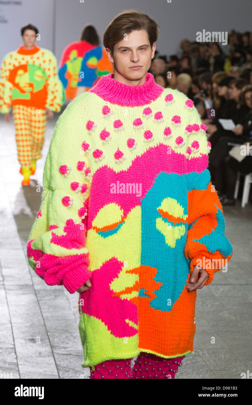 Central Saint Martins BA Fashion show with collections by graduate fashion  students. Knitwear collection by Rachel Choi Stock Photo - Alamy