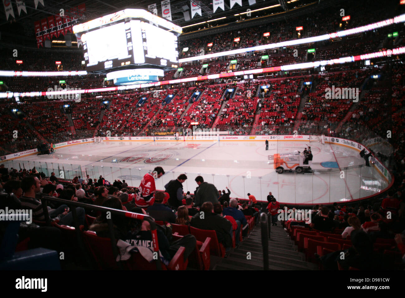 intermission-at-a-montreal-canadiens-hockey-game-inside-the-bell-centre