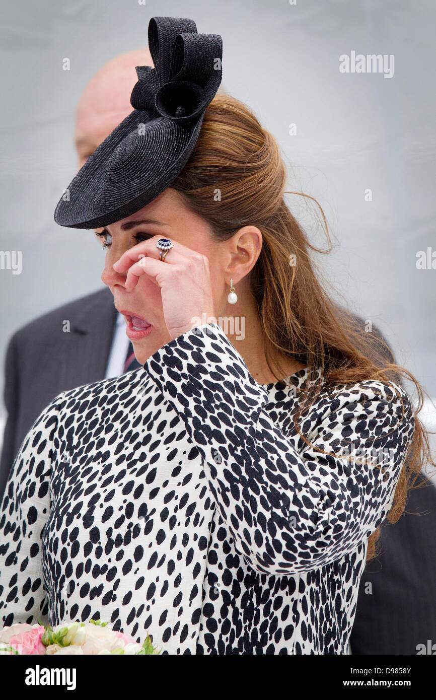 Southampton Docks, Hampshire, UK. 13th June 2013.  Catherine, Duchess of Cambridge, names a Princess Cruises ship 'Royal Princess' at Ocean Terminal, Southampton Docks, Hampshire, Britain, 13 June 2013. The ship will have her maiden voyage on 16 June 2013 and will then cruise the Mediterranean Sea and Eastern Caribbean. Credit: dpa/Alamy Live News Stock Photo