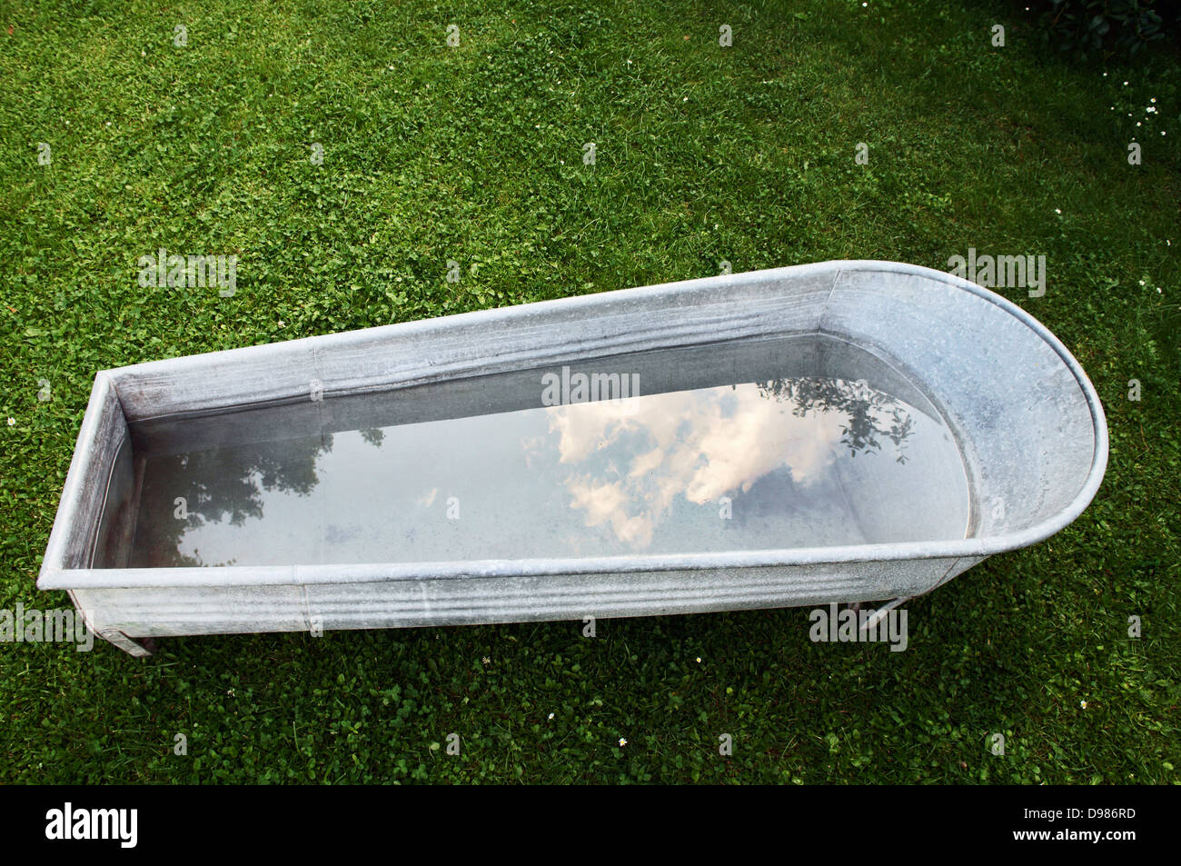 tin bathtub, green lawn, summer, bathing Stock Photo Alamy