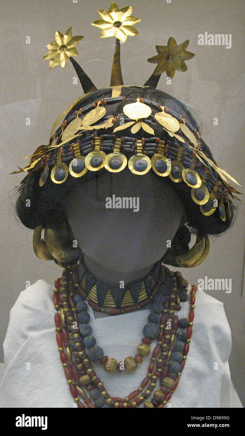 Reconstructed head of a Sumerian woman.  This reconstruction suggests the original arrangement of the jewellery worn by Sumerian women in the royal graves and also in some of the graves of individuals at Ur. Stock Photo