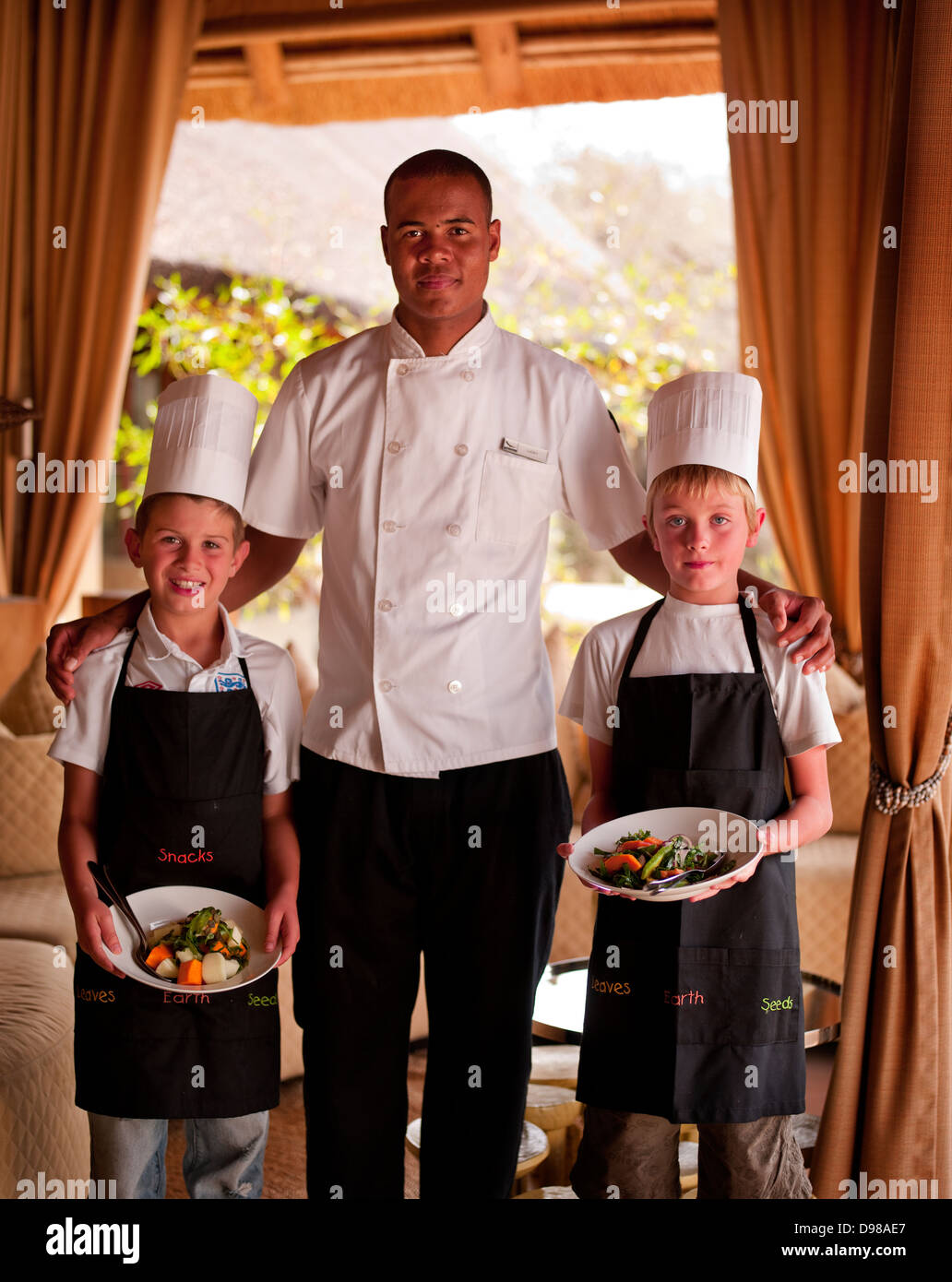 Personal chef with his assistants, the Homestead lodge, Phinda Game Reserve, South Africa Stock Photo