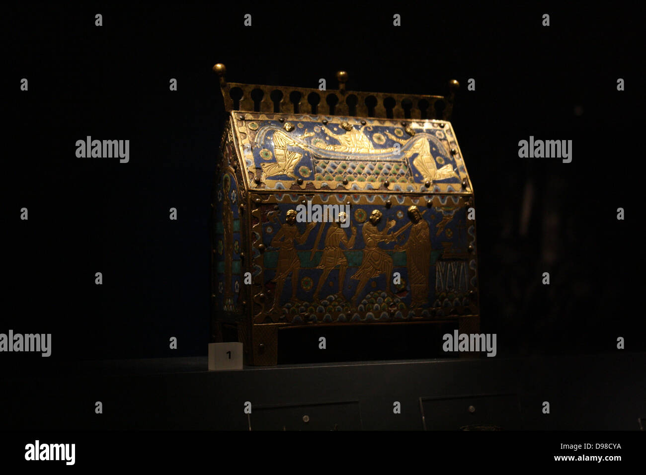 Reliquary casket of st thomas becket hi-res stock photography and ...