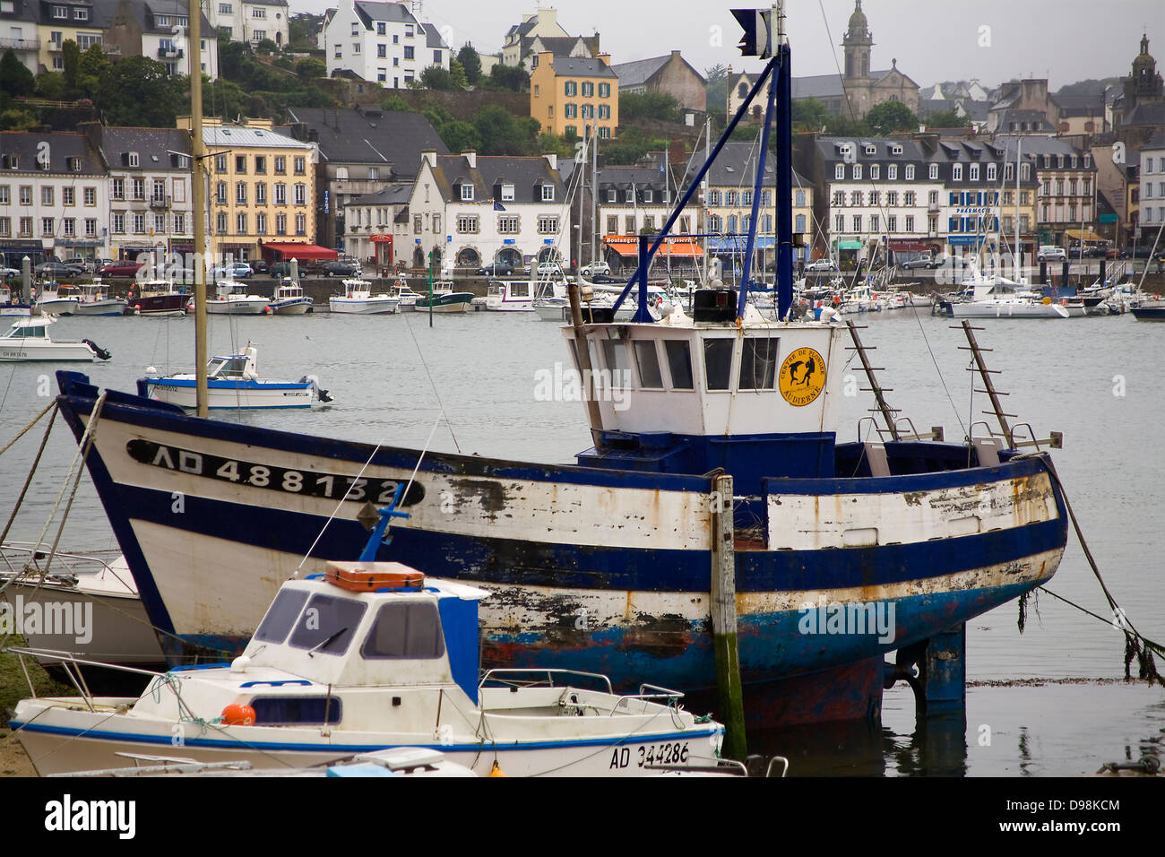Port , boat and houses. Audierne (Breton: Gwaien), Finistère department, Brittany, northwestern France, Europe. Stock Photo
