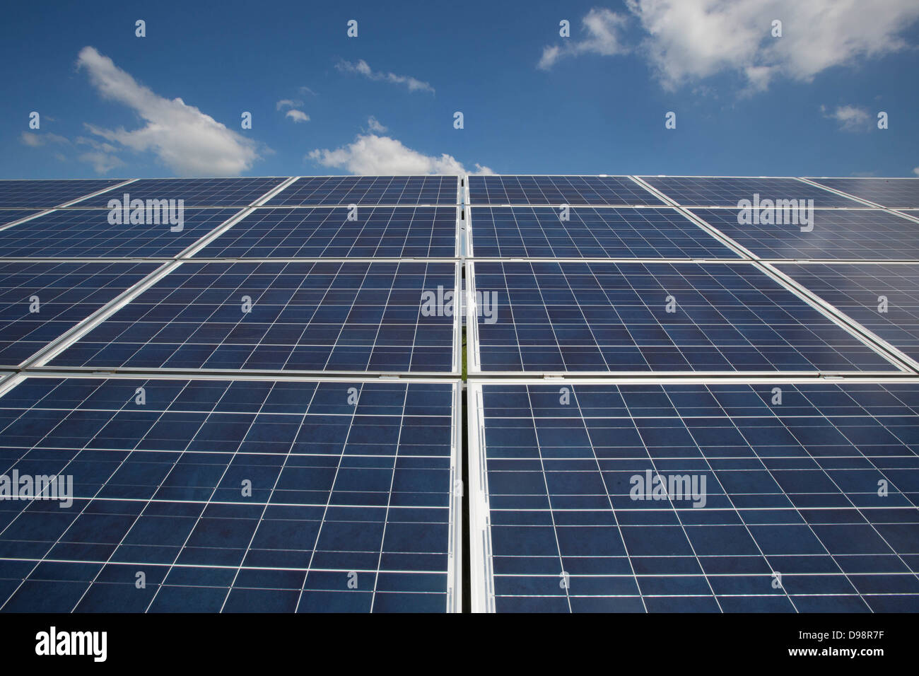 Solar farm power panels hi-res stock photography and images - Alamy