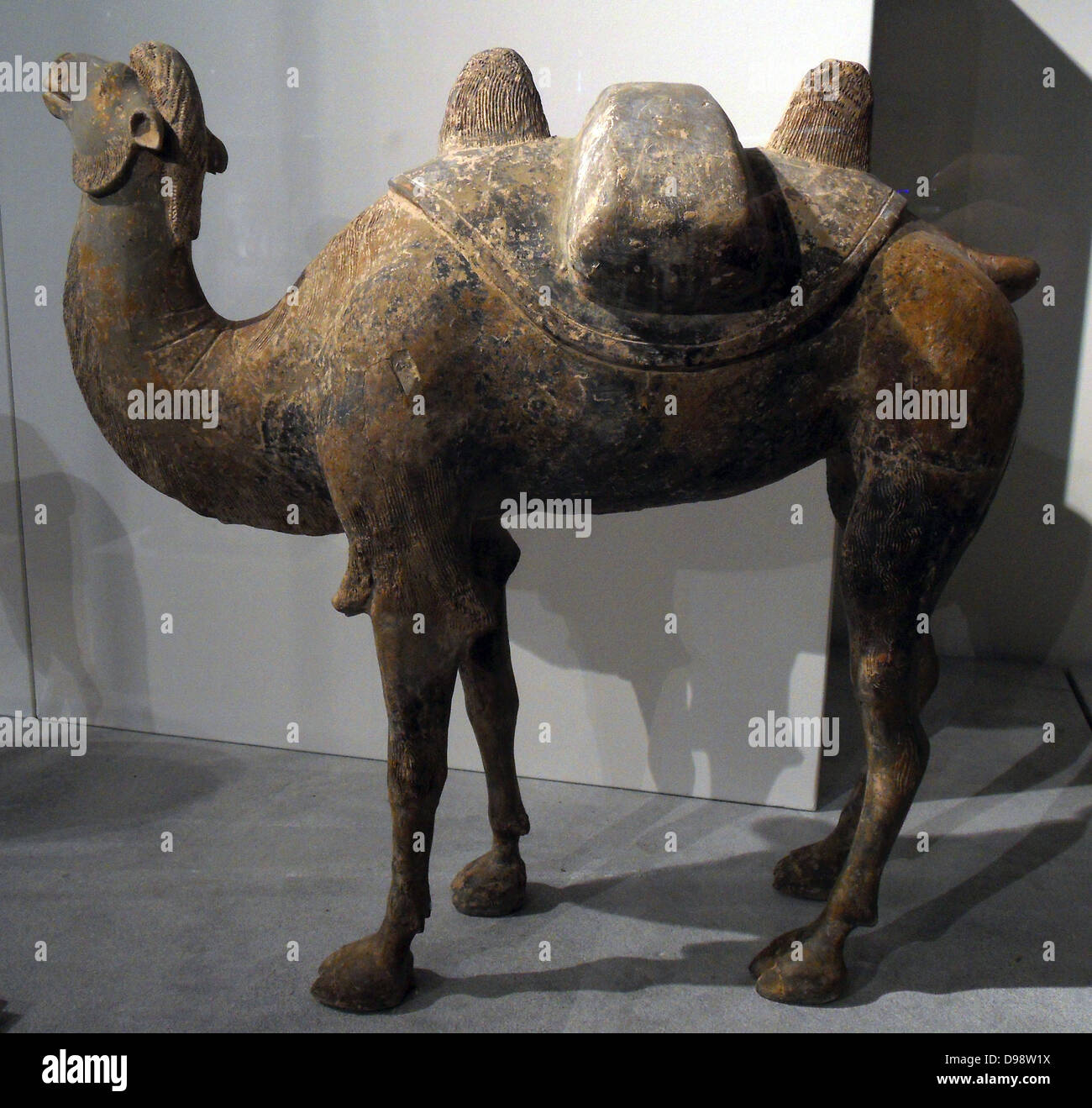 Bactrian camel. Sui dynasty (581-618 AD), Tang dynasty (618-907 AD), terracotta. Chinese Stock Photo