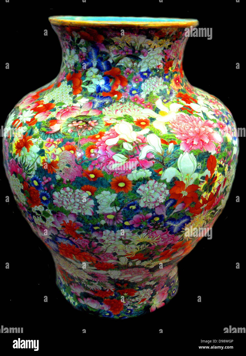 Vase 'Thousand Flowers'. reign of Qianlong (1736-1795) porcelain vase dated 1709, Chinese Stock Photo