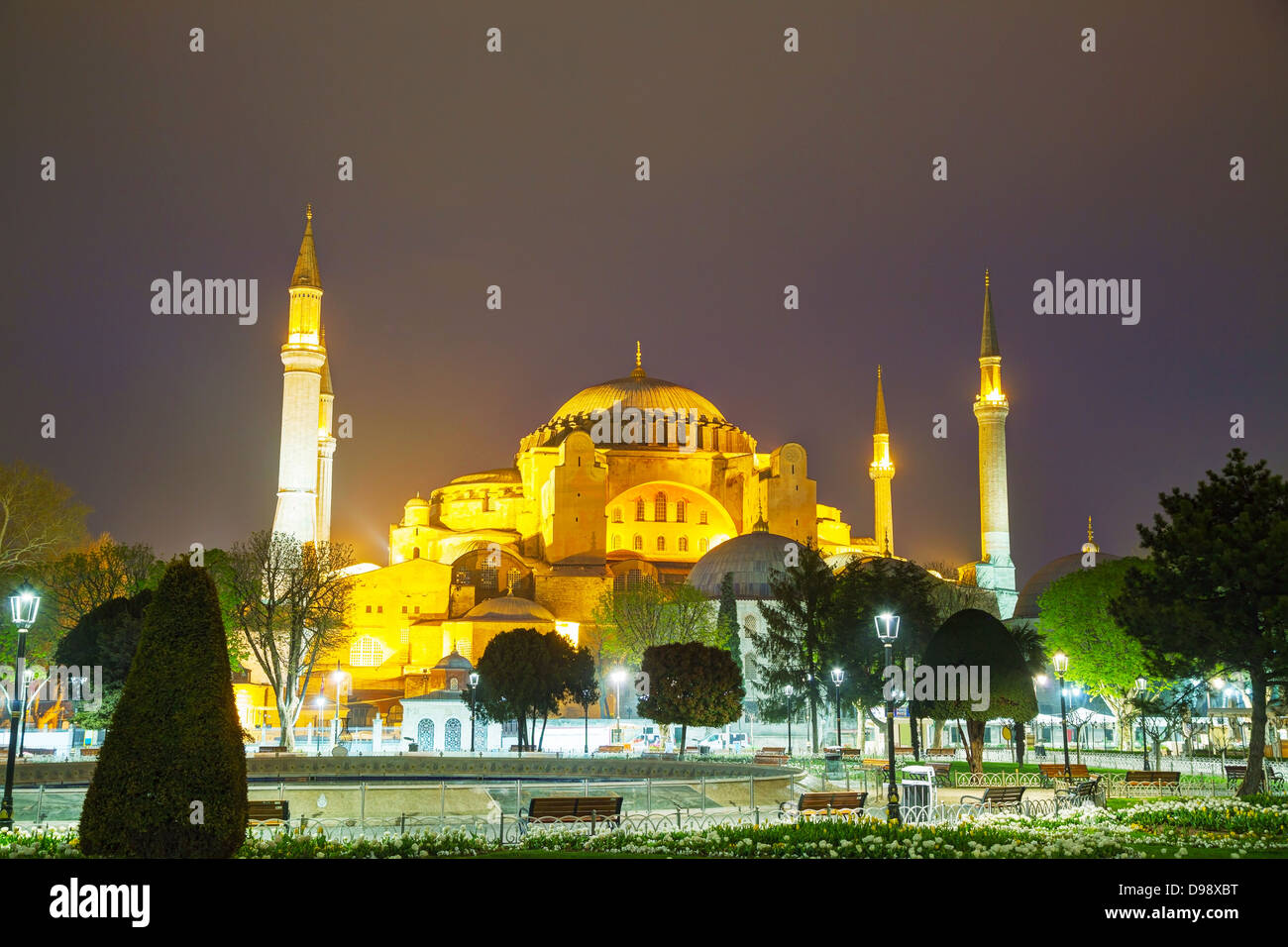 Hagia Sophia in Istanbul, Turkey in the night Stock Photo - Alamy