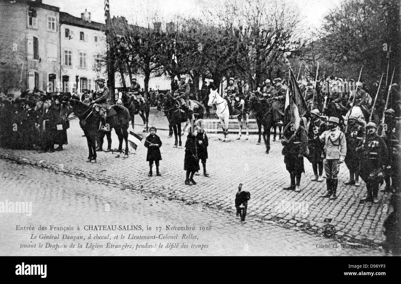 Entry of French troops into Chateau-Salins, Lorraine, 17 November 1918. General Daugan, Commander of the Moroccan Division, taking the salute as the Foreign Legion marches through the town. First World War 1914-1918. Postcard Stock Photo