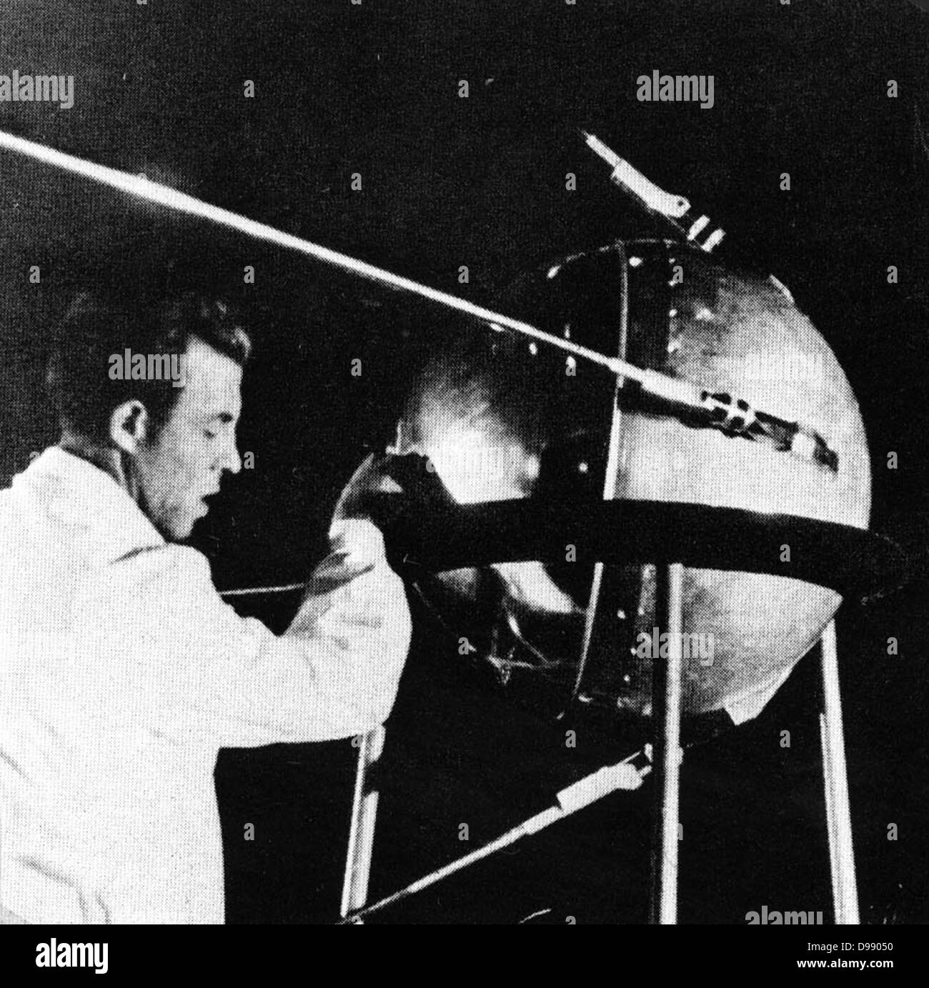 Satellite sputnik Black and White Stock Photos & Images - Alamy