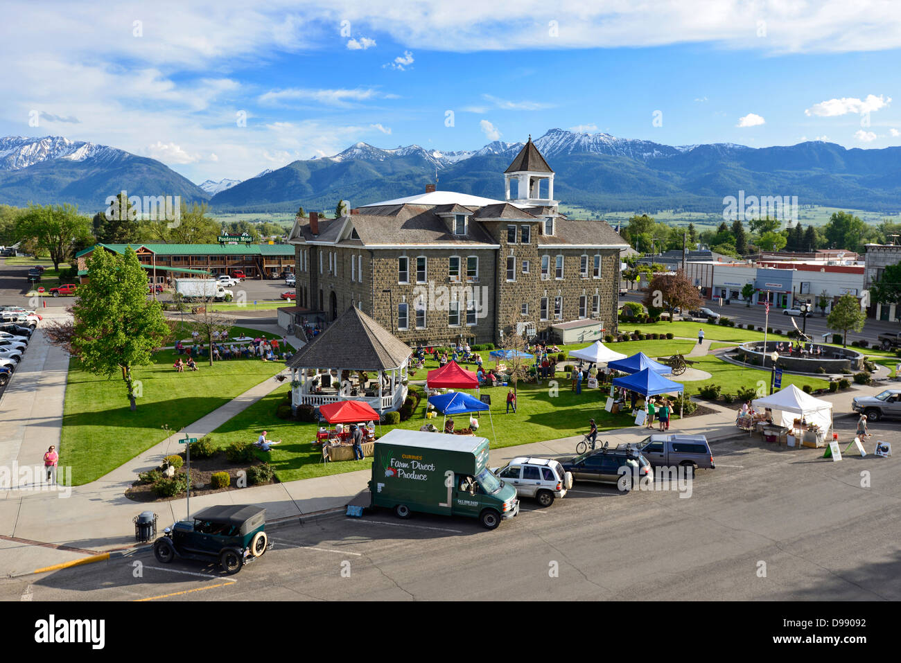 Farmers market at the courthouse in Enterprise, Oregon Stock Photo - Alamy