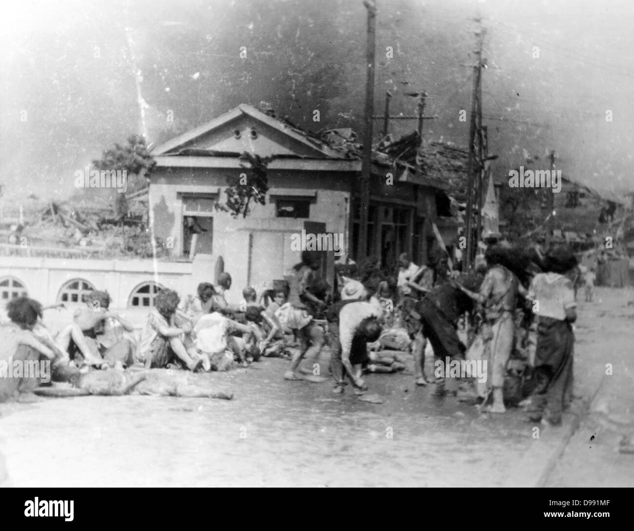 Children at Hiroshima in the aftermath of the atomic bomb August 1945, Japan Stock Photo