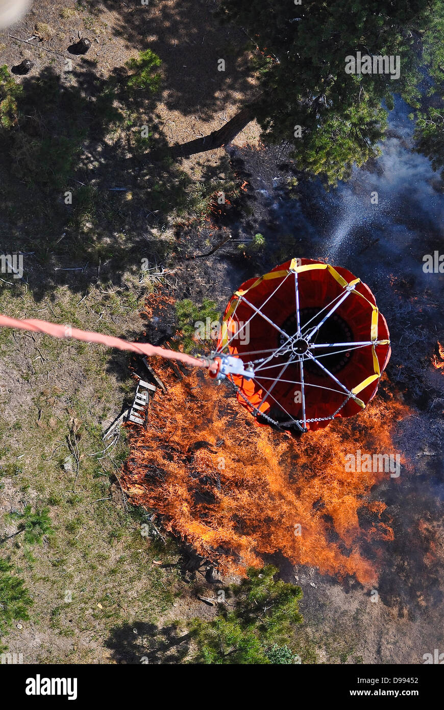 Wildfire helicopter bucket smoke co hires stock photography and images