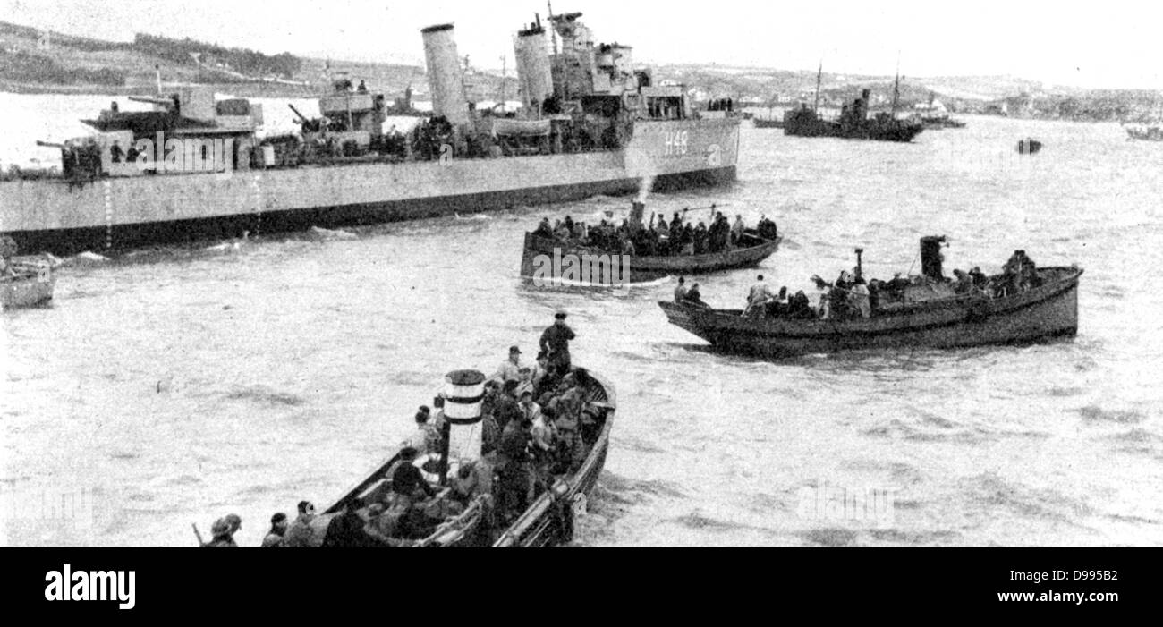 Canadian destroyer 'Fraser' off Spanish coast with Basque fishing boats full of British subjects and allied refugees to be embarked on British cargo boat 'Baron Nairn'. 'Fraser' was sunk in a collision on 25 June 1941. Stock Photo