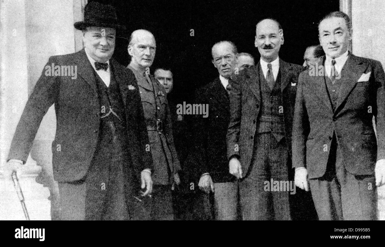 Supreme War Council meeting, Paris, 31 May 1940. Winston Churchill, General Sir J Dill, Sir Ronald Campbell British Ambassador, Clement Atlee, Paul Reynaud, French Prime Minister, on the steps of French War Ministry. Stock Photo