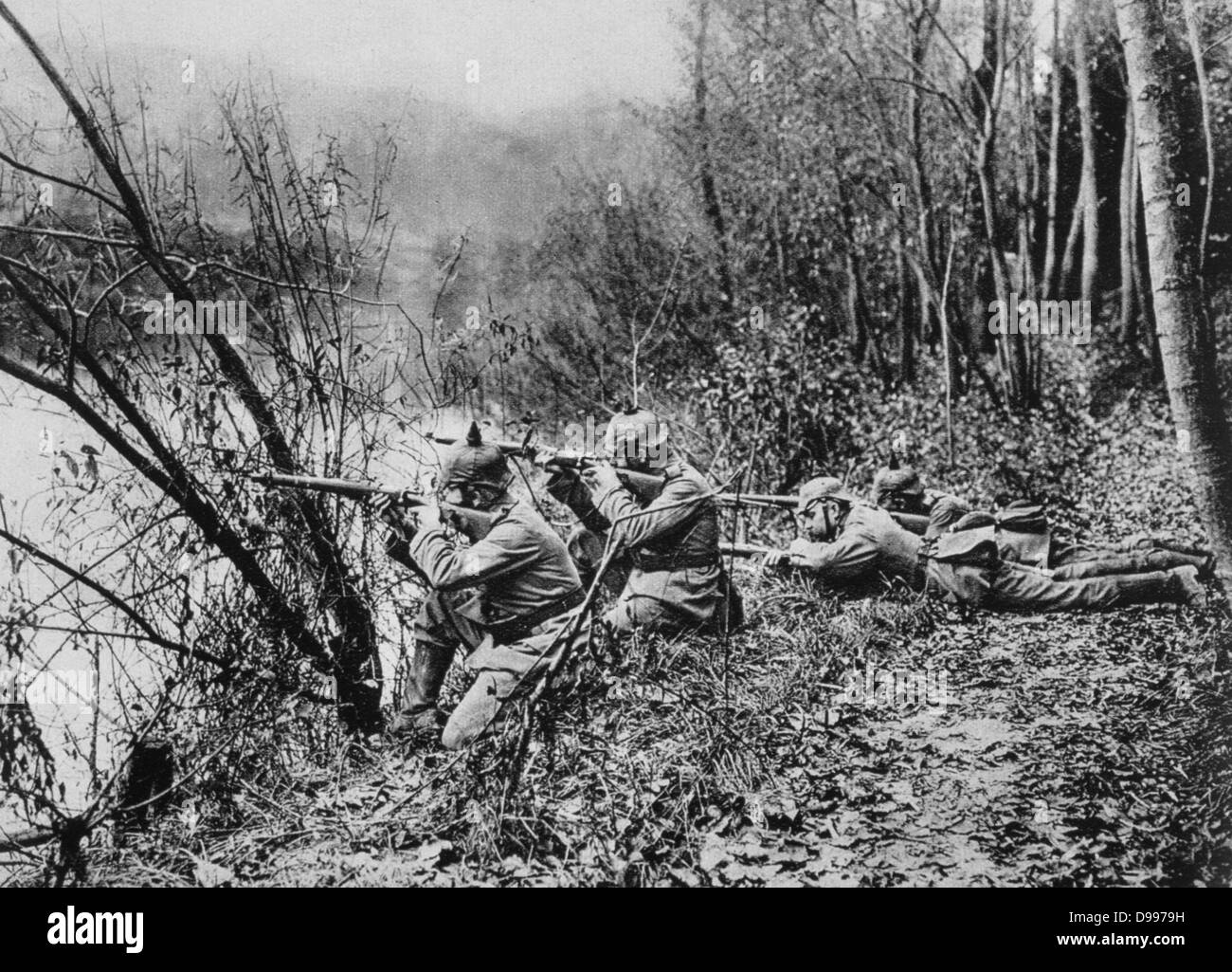 World War I 1914-1918: German riflemen, wearing pickelhelms, firing across the River Aisne,  northeastern France, 1915. Military,  Soldier, Weapon, Smallarms Stock Photo