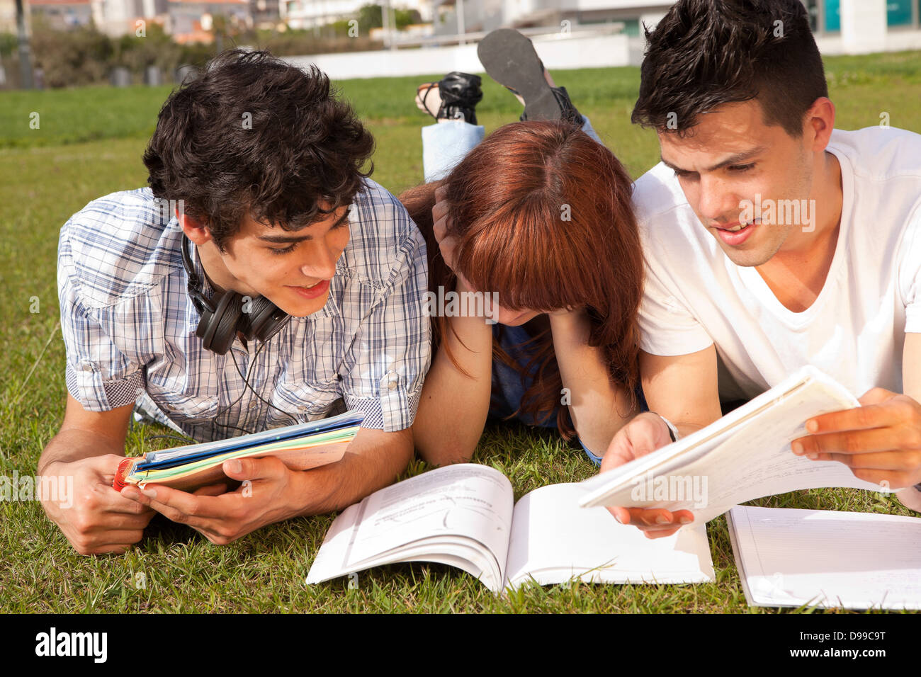 Help your friend. добрые руки фото. взаимопомощь и поддержка.