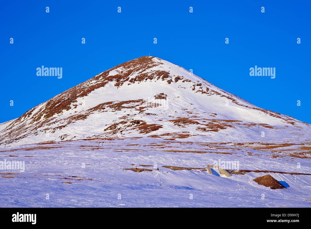 Winter landscape with Papusa peak in Parang mountains, Romania Stock Photo  - Alamy