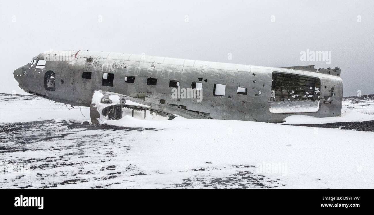 Wreckage of crashed US Navy DC-3 (24/11/1973) on beach at Sólheimasandur, Iceland Stock Photo