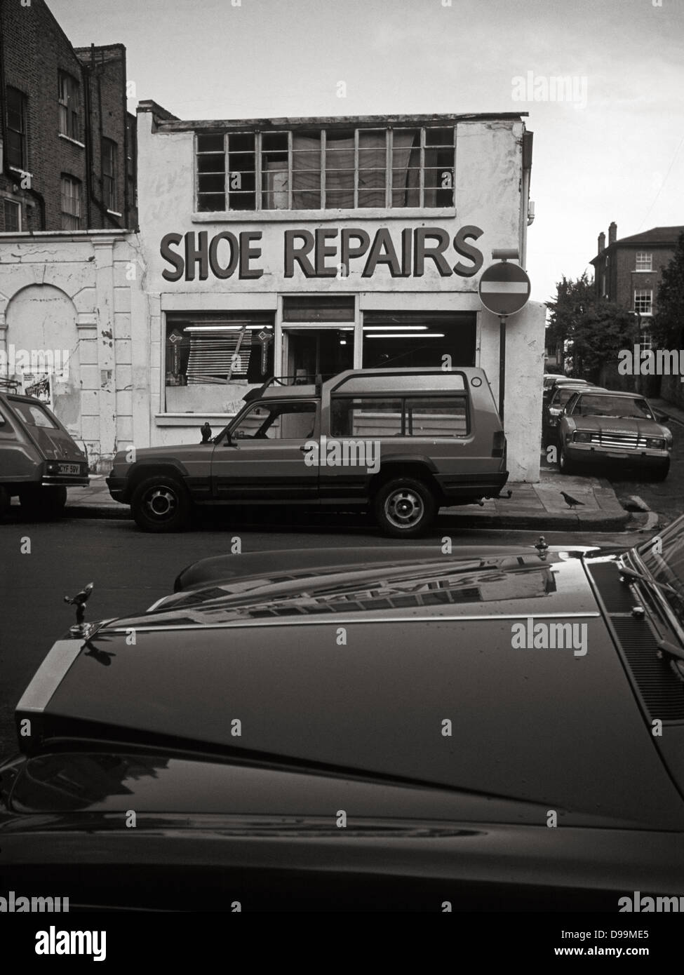 Rolls Royce and shoe repair shop on Brecknock Avenue, London Borough of Camden, 1983 Stock Photo