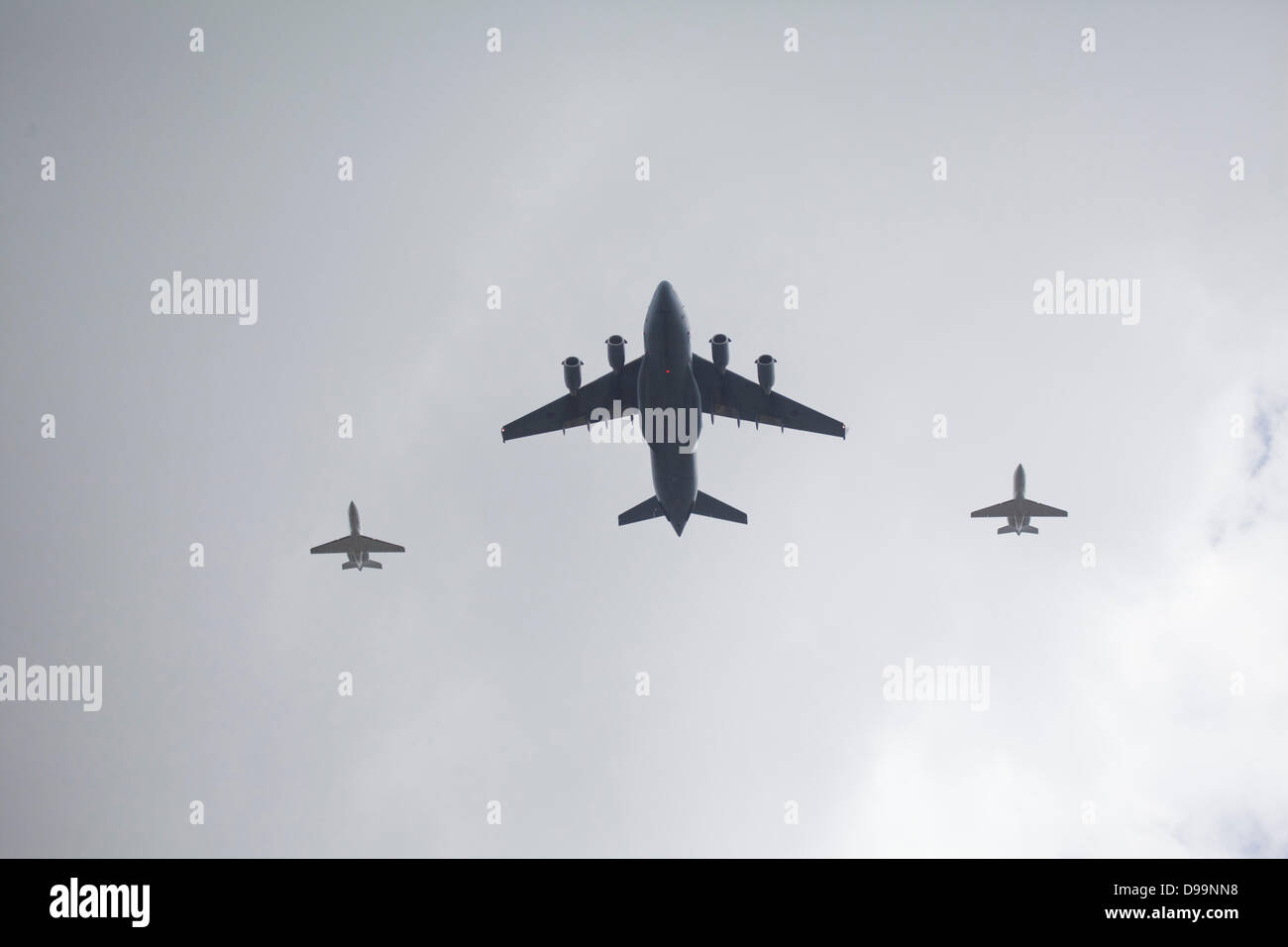 London, UK. 15th June 2013. Fly-pass over central London with military planes flying over the city in celebration for the Queens official birthday. Credit:  Sebastian Remme/Alamy Live News Stock Photo