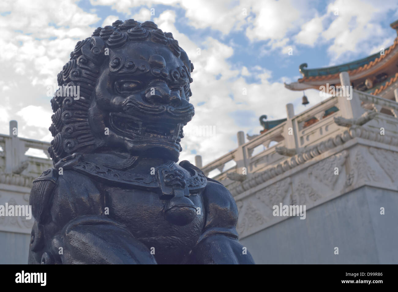 Angry lion statue hi-res stock photography and images - Alamy