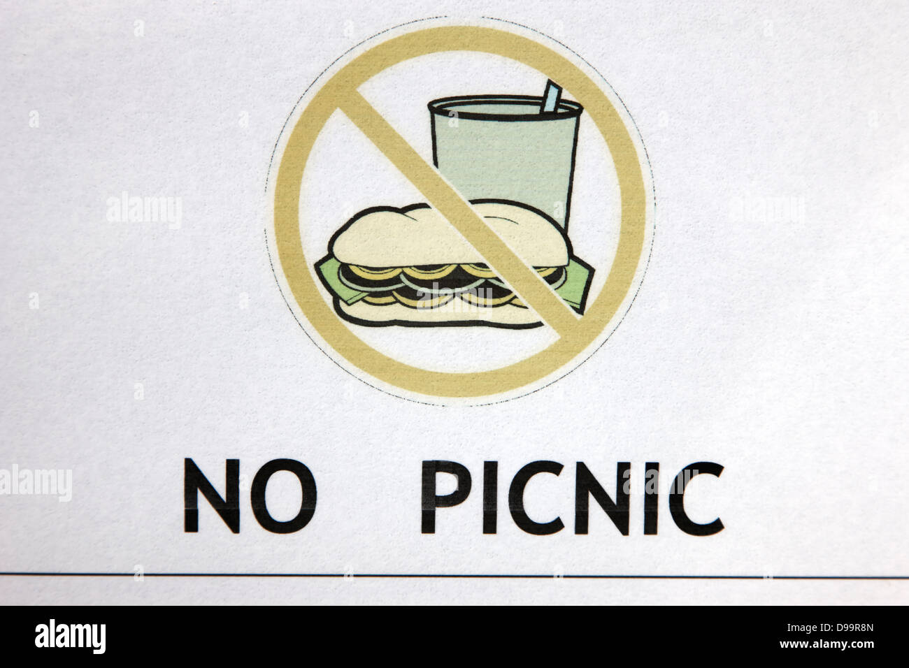 no picnic food sign at an attraction Stock Photo Alamy
