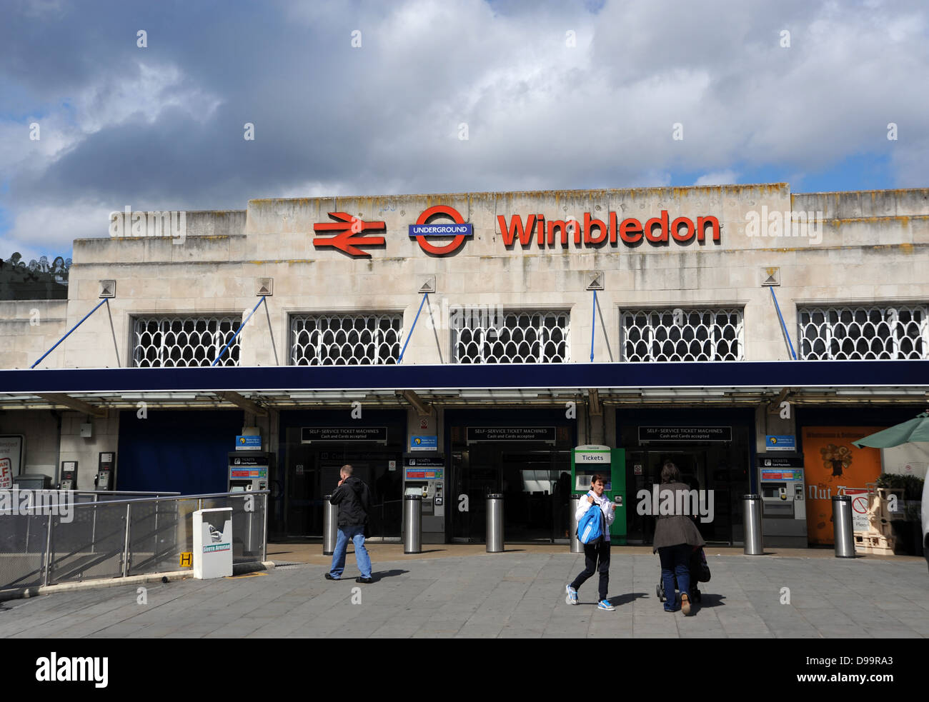 South wimbledon underground station hires stock photography and images