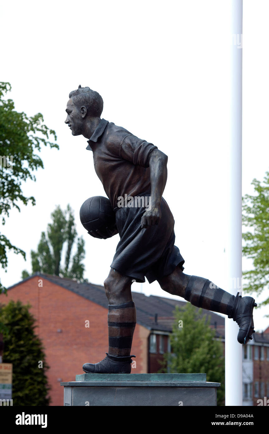 Billy Wright statue outside Molineux, Wolverhampton, UK Stock Photo Alamy