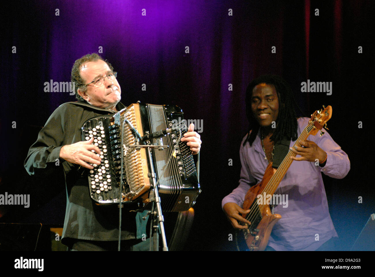 Accordion guitar outlet