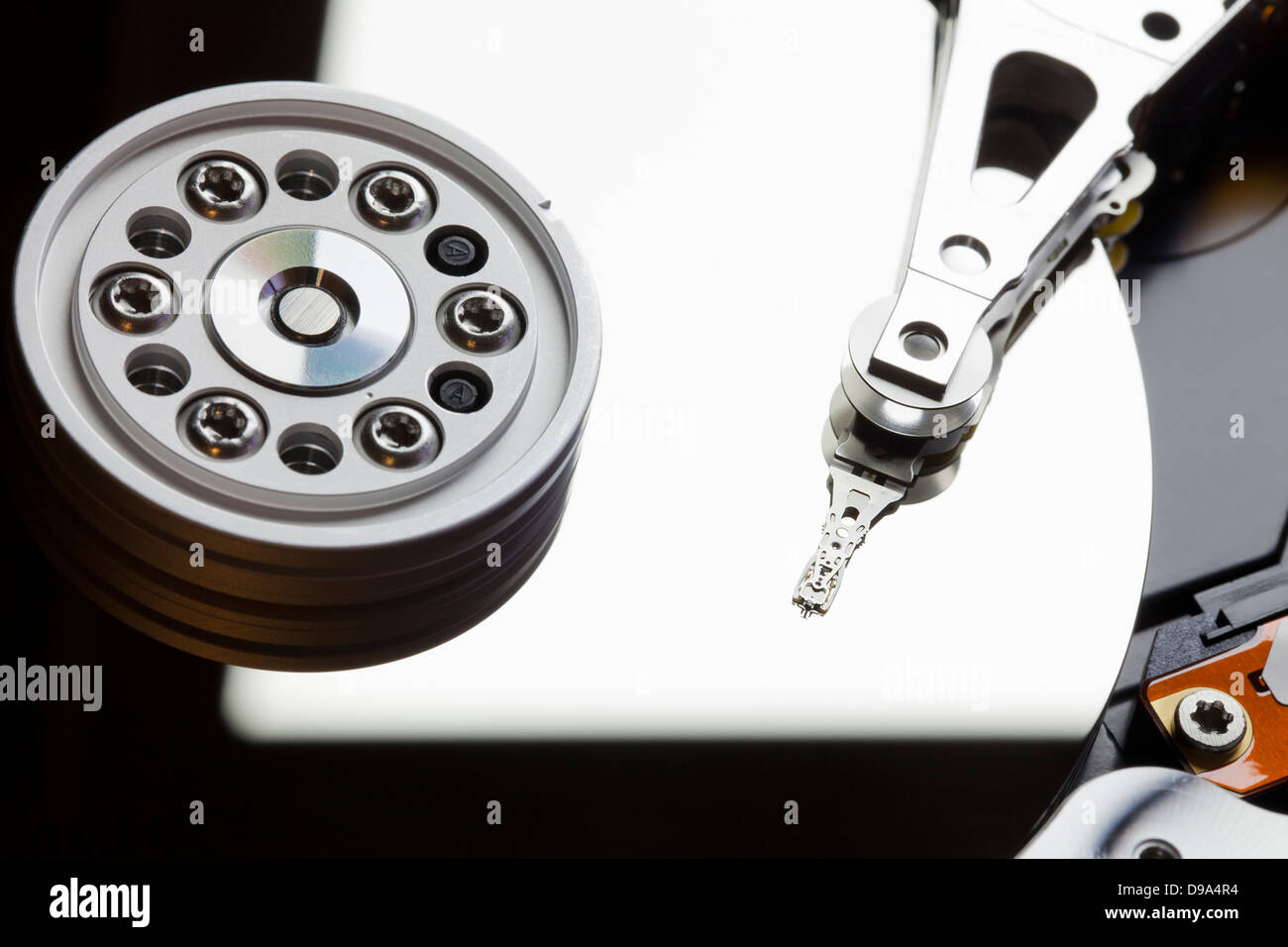 Hard disk drive platter and read / write head (HDD read/write head