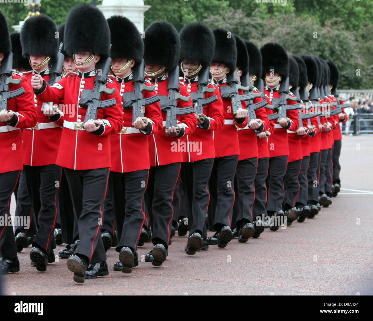Trooping The Colour London Uk 15th June 2013 The Scots Guards At The Trooping Of The Colour 2013 On The Mall In Front Of Buckingham Palace Pic Paul Marriott Photography Alamy Live News
