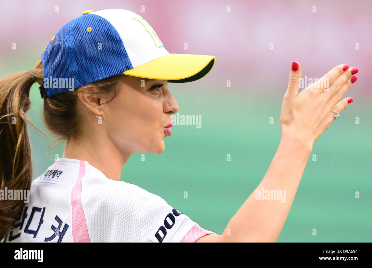 June 13, 2013 - Seoul, SOUTH KOREA - Model Miranda Kerr throws first pitch at Jamsil Baseball Stadium on June 13, 2013 in Seoul, South Korea. (Credit Image: © Janabp/Jana Press/ZUMAPRESS.com) Stock Photo