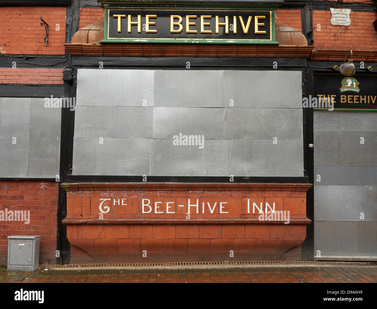 Closed down, boarded up and for sale Beehive Inn pub in Northwich Cheshire UK Stock Photo