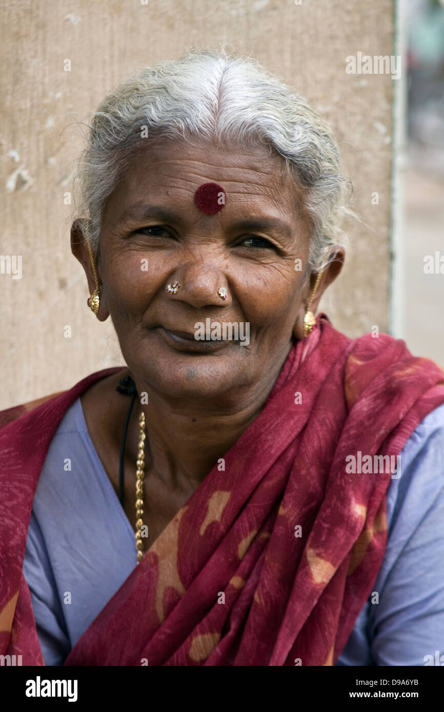 Indian mature woman saree hi-res stock photography and images - Alamy