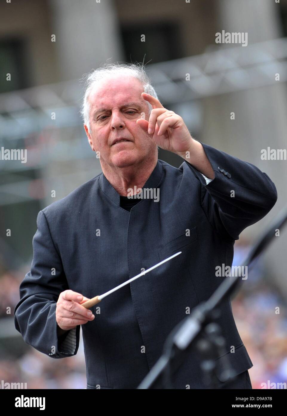 Paul daniel conductor hires stock photography and images Alamy