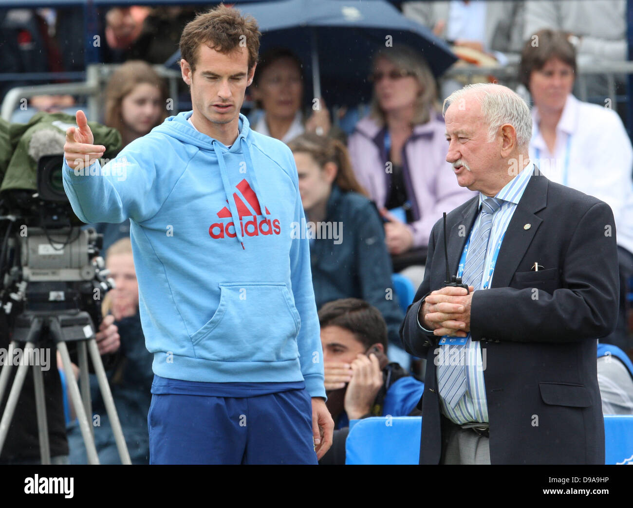 London, UK. 16th June, 2013. Andy Murray taking to Reeree Jimmy Moore before The Aegon Championships Final from the The Queen's Club in West Kensington. Credit:  Action Plus Sports Images/Alamy Live News Stock Photo