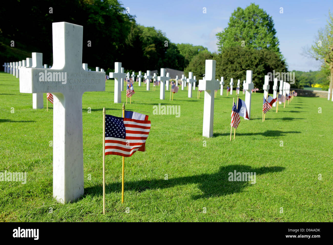 American flags mark the graves of US soldiers killed in the historic First World War battlefield of Belleau Wood in honor of Memorial Day at the Aisne-Marne American Cemetery May 28, 2013 in Belleau, France. Stock Photo