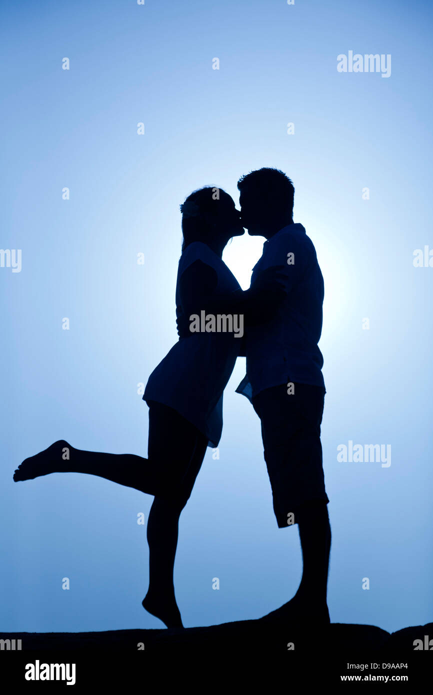 Couple kissing and silhouette hi-res stock photography and images - Alamy