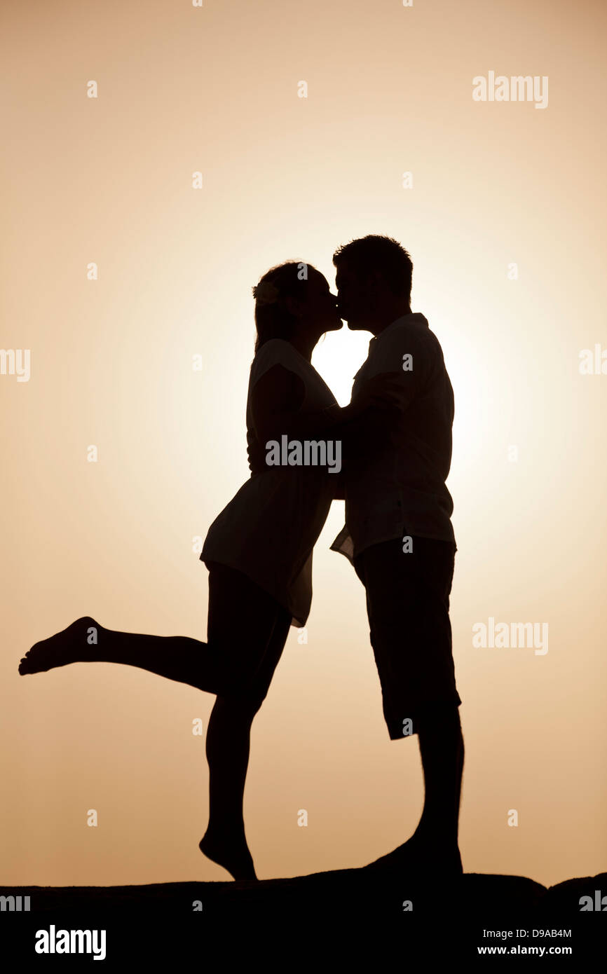 Couple kissing and silhouette hi-res stock photography and images - Alamy
