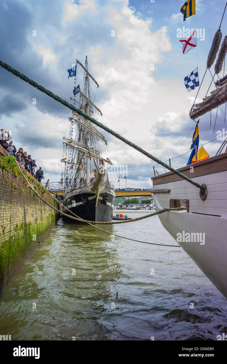 Mooring rope stretches to the dock for Tall ships moored on the Seine ...