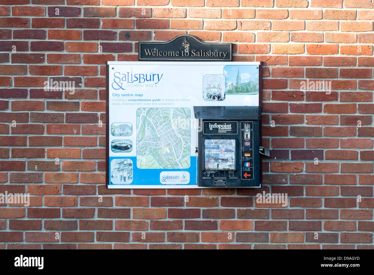 Town map vending machine hi-res stock photography and images - Alamy