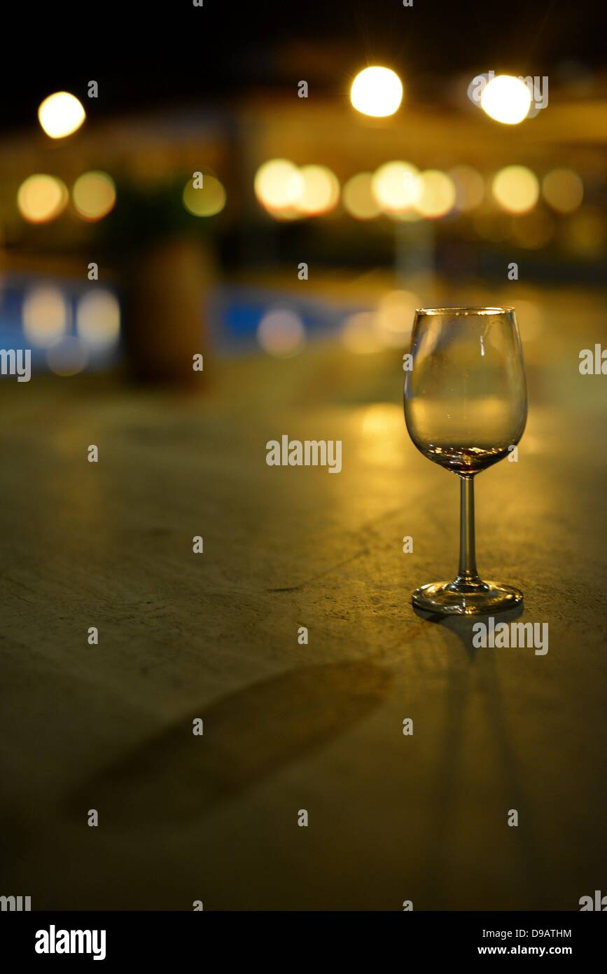 A wine glas in atmospheric light. Photo: Frank May Stock Photo