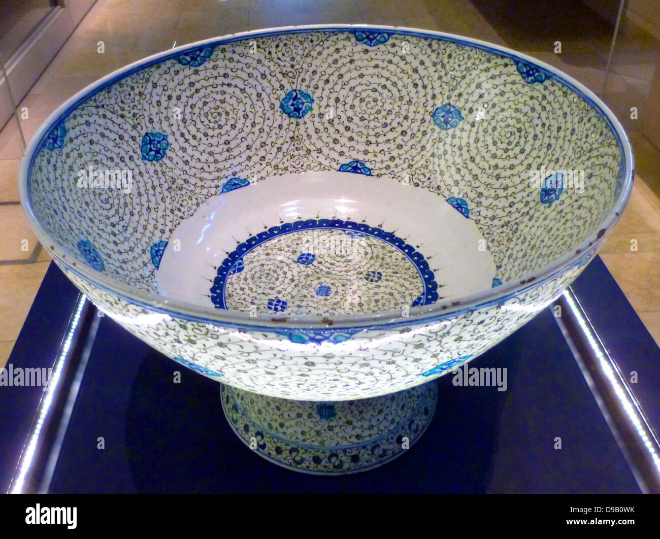 Basin with 'Golden Horn' Design, Turkey, probably Iznik.  About 1545.  This basin is decorated with tight concentric scrolls in black, which bear tiny leaves and flowers. Design named 'Golden Horn' because examples excavated near the inlet in Istabbul known as the Golden Horn, Stock Photo