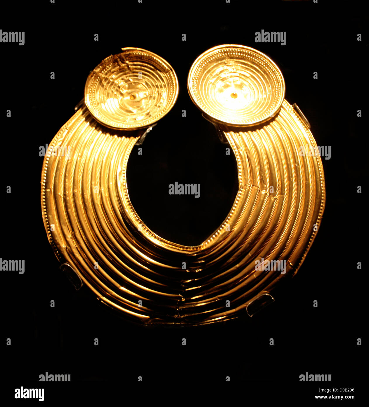 Gorget collar hi-res stock photography and images - Alamy