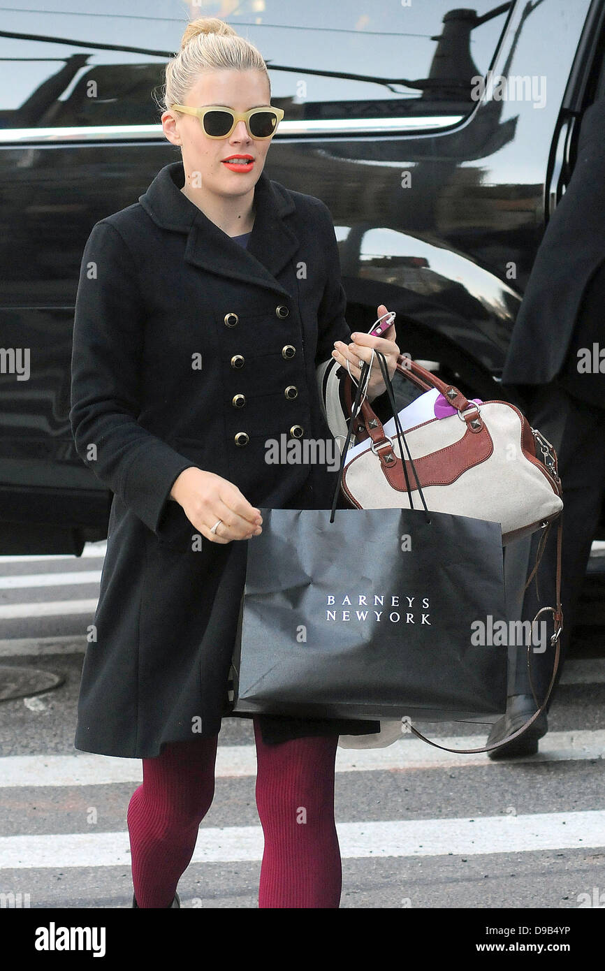 Busy Philipps arriving at her Manhattan hotel after shopping at Barneys
