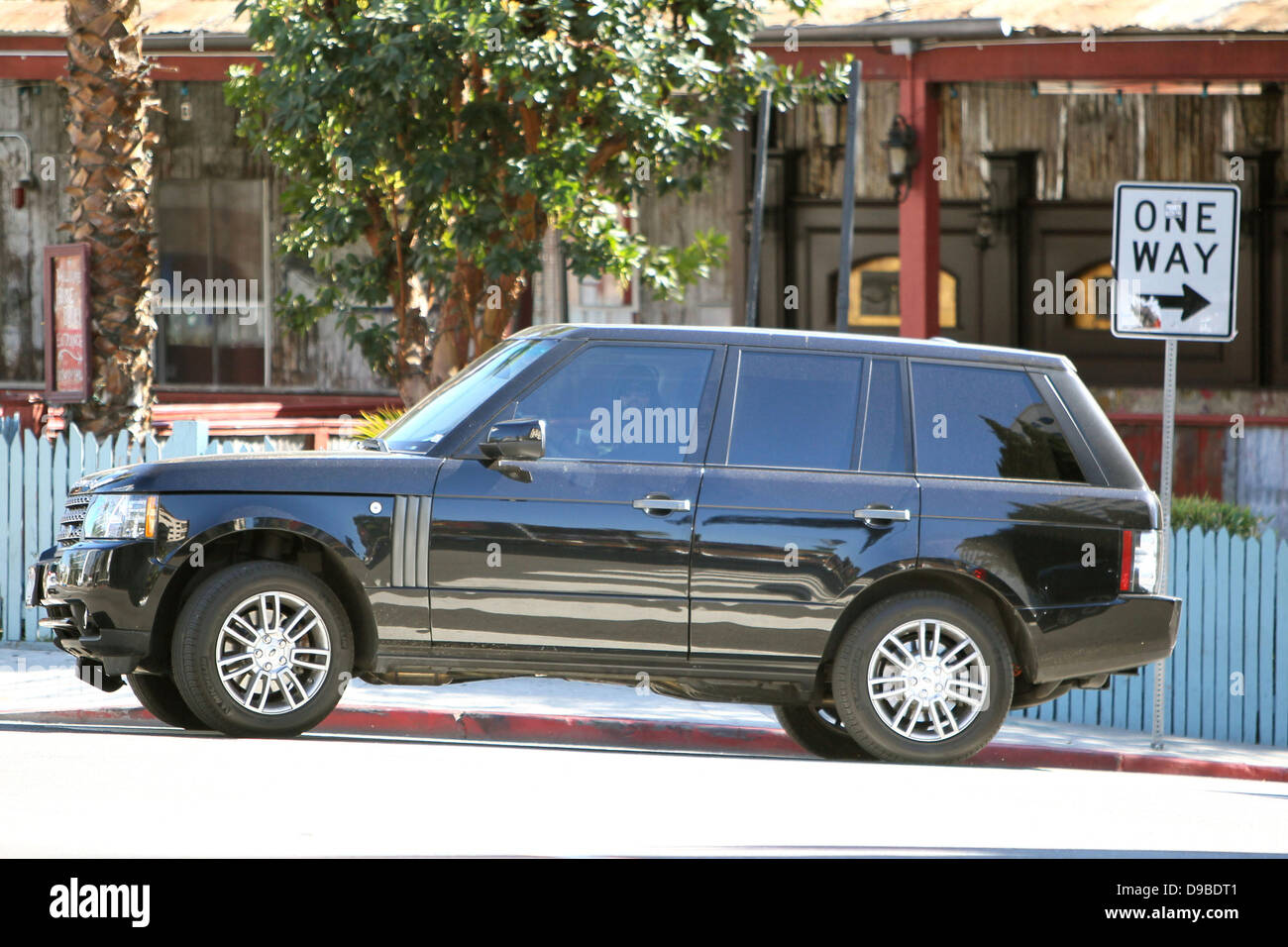 Russell Brand seen driving his Range Rover the wrong way down a one way ...