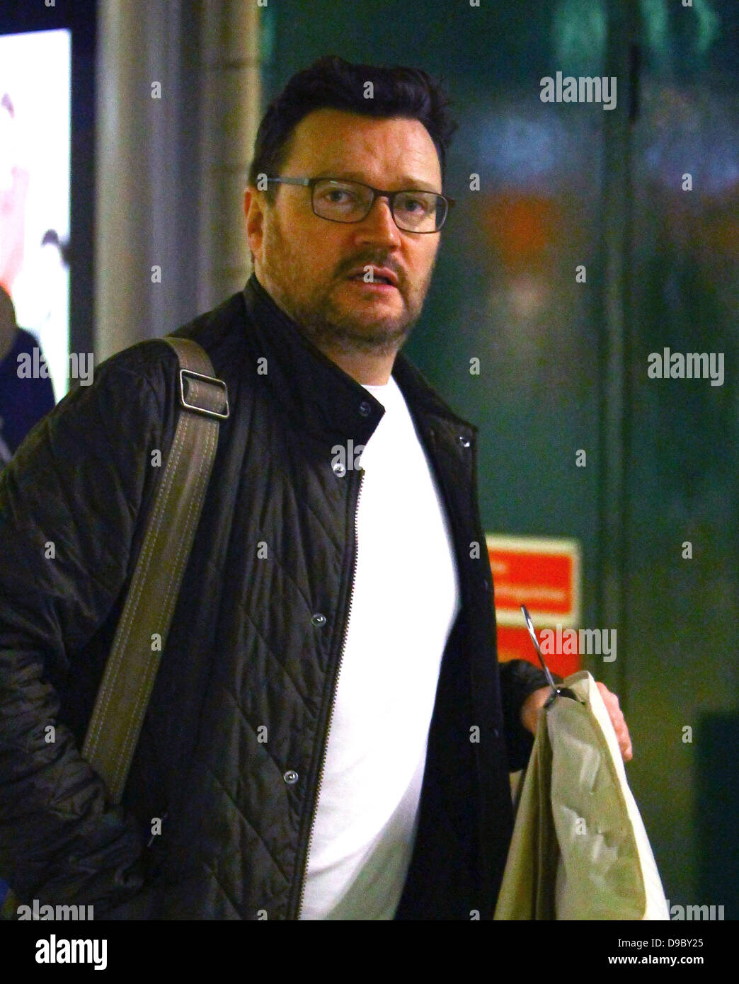 Ian Puleston-Davies The cast of Coronation Street arrive at Euston Station to head back to Manchester after attending the National Television Awards London, England - 26.01.11 Stock Photo