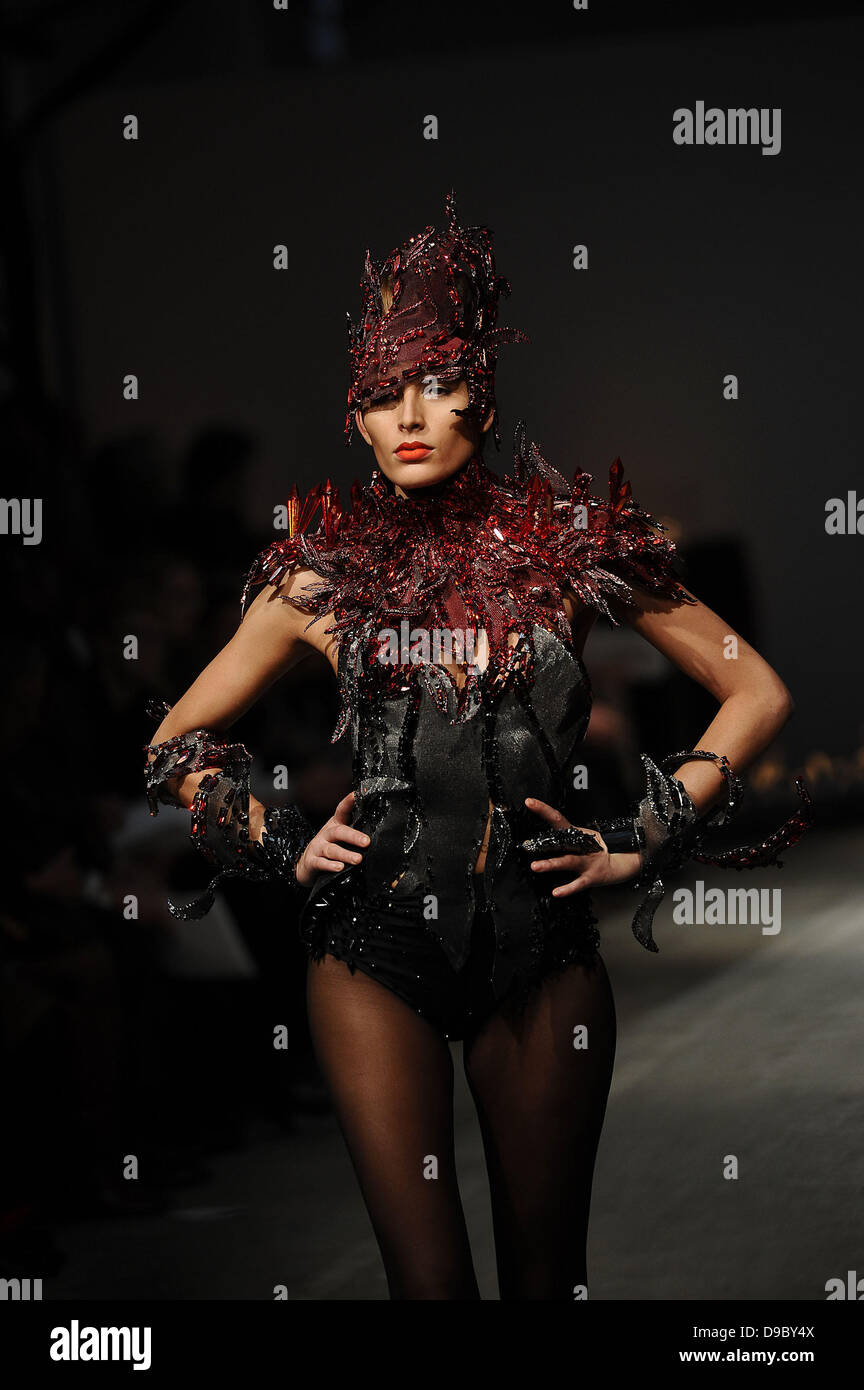 Model Paris Fashion Week Haute - Couture 2012 - On Aura Tout Vu ...